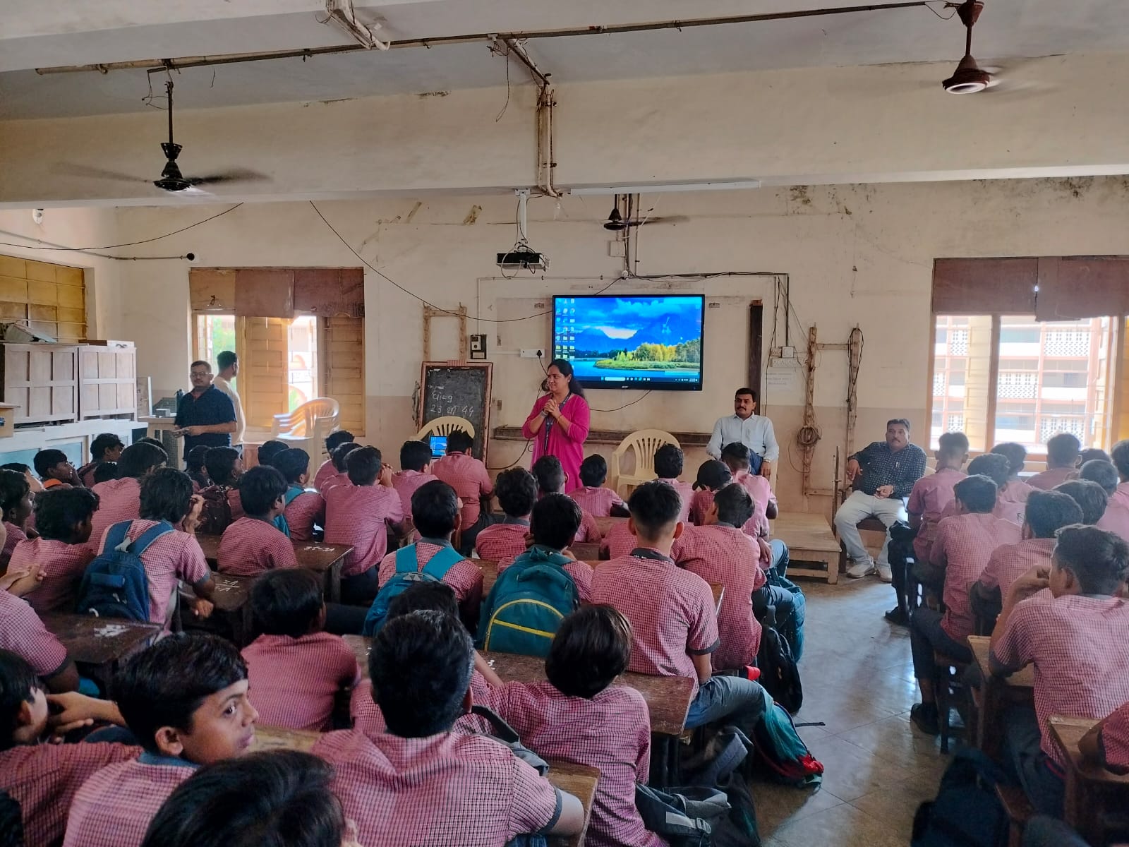 ચારૂસેટ યુનિવર્સિટી દ્વારા  ધોરણ ૧૦ અને ૧૨  વિદ્યાર્થીઓ માટે કારકિર્દી માર્ગદર્શન માટેનું સેમિનાર